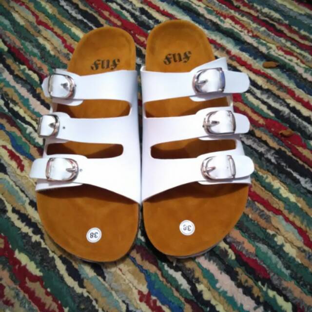 Sandal model strip 3, sol puyuh/birken