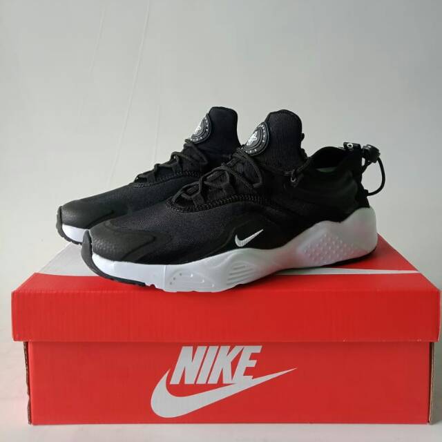 NIKE HUARACHE CITY MOVE "BLACK WHITE"
