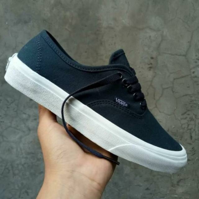 SEPATU43 VANS AUTHENTIC FULL BLACK HITAM POLOS WHITE PUTIH OLDSKOOL ERA SK8 PREMIUM BNIB ICC IFC DT