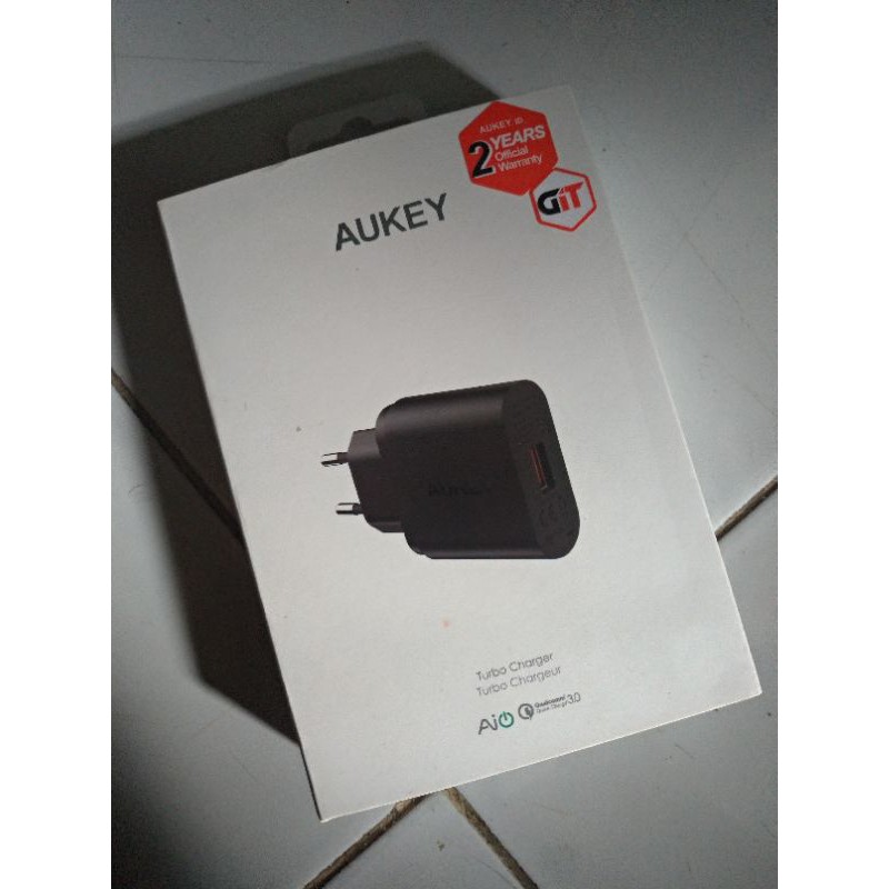 Charger Aukey QC3.0