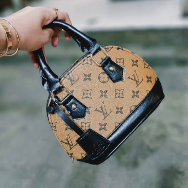 Tas sling , tas selempang mini wanita levi apricot