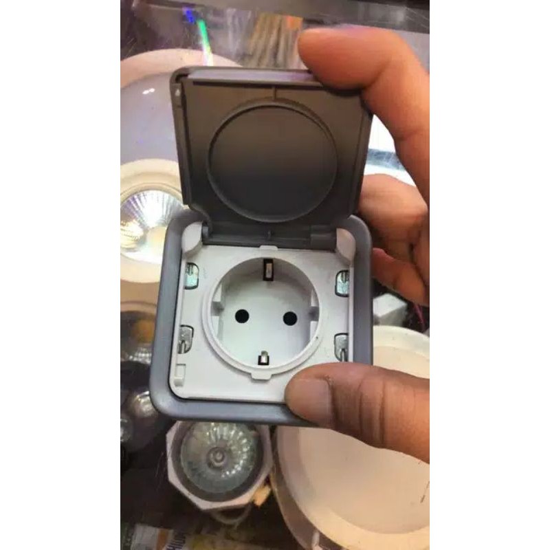 Stop Kontak Waterproof merk Legrand