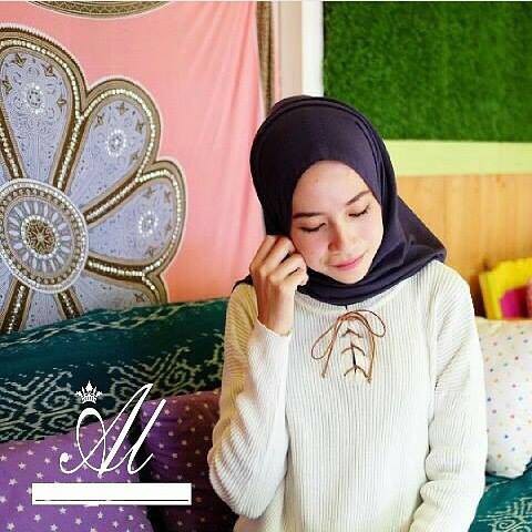 TOKOMILKAN - Lacelle Sweater / Atasan Wanita