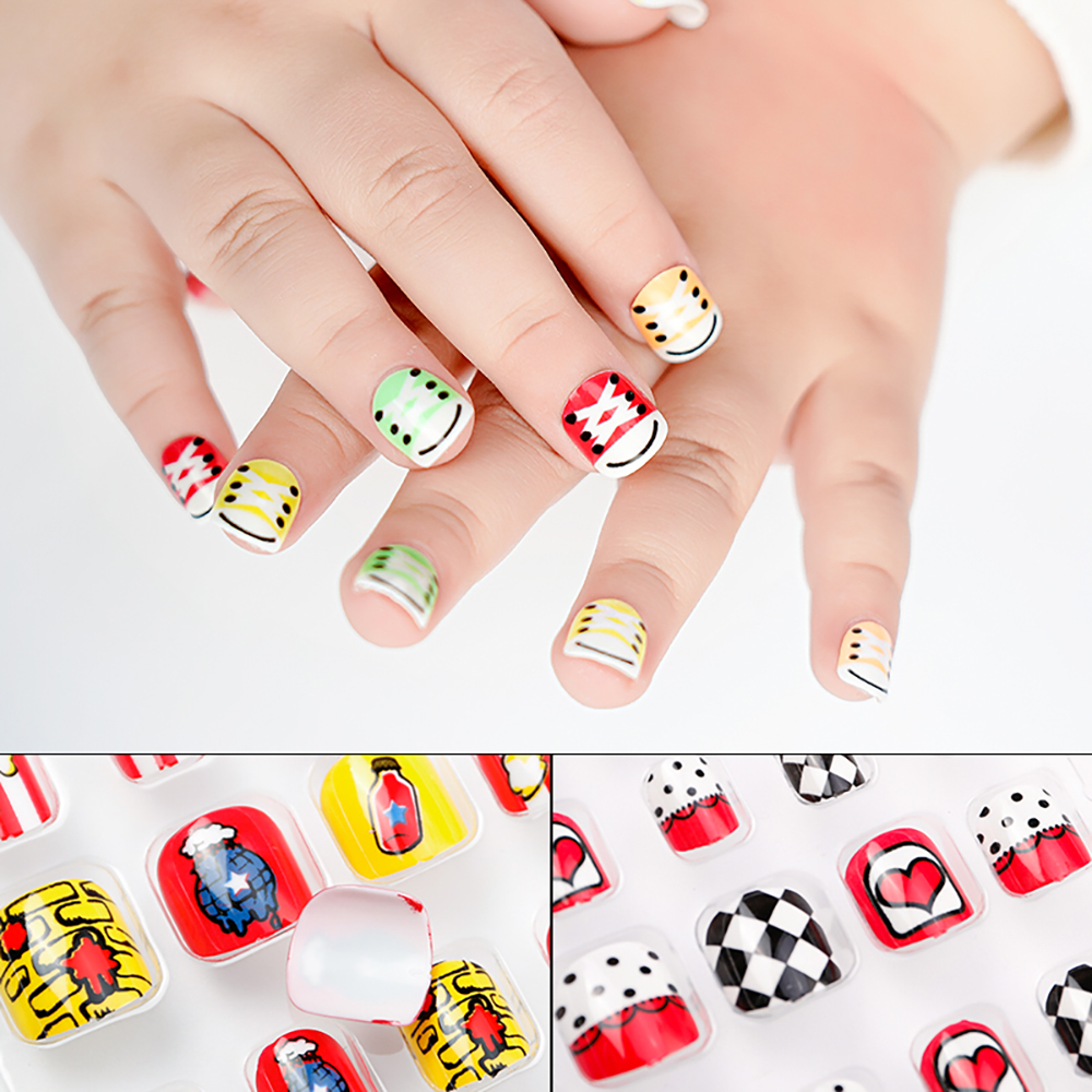 Mxbeauty 24pcs / Set Kuku Palsu Motif Kartun Bunga Untuk Nail Art / Manicure Anak