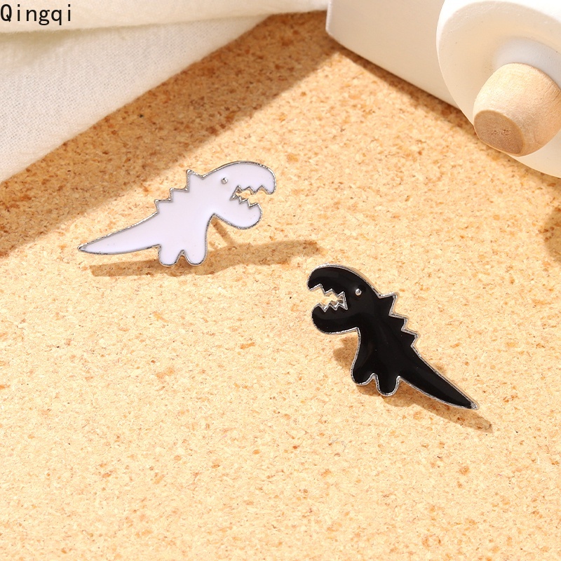 Bros Pin Enamel Bentuk Kartun Dinosaurus Warna Hitam Putih Untuk Anak