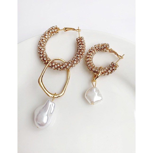 LRC Anting Tusuk Fashion Gold Alloy Diamond-studded Asymmetrical Earrings F69790