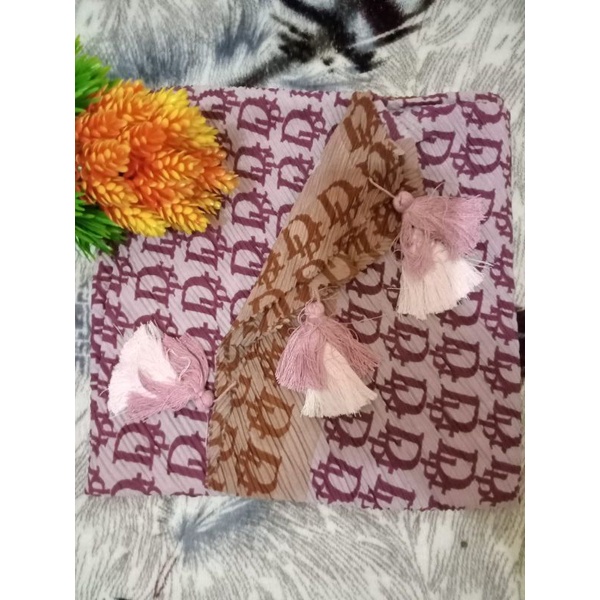 HIJAB/KERUDUNG SEGI EMPAT PLISKET MOTIF POM POM/JAMBUL/RANDOM-A9