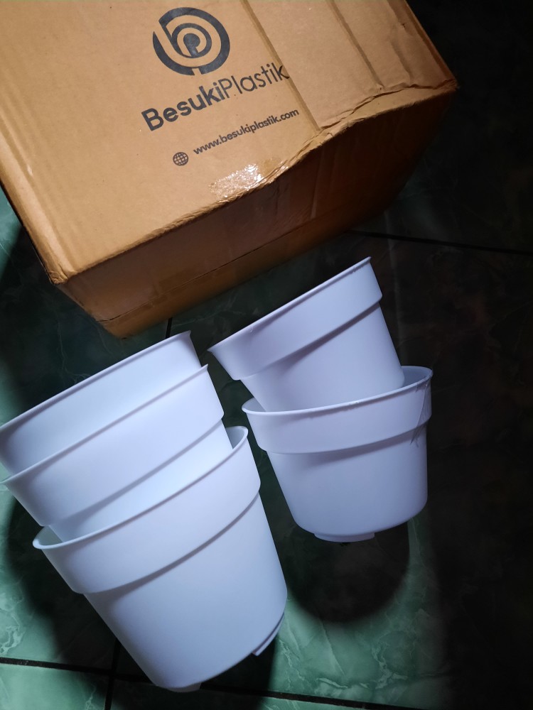 Pot Plastik Putih / Ember Putih / Pot Putih / Pot Plastik