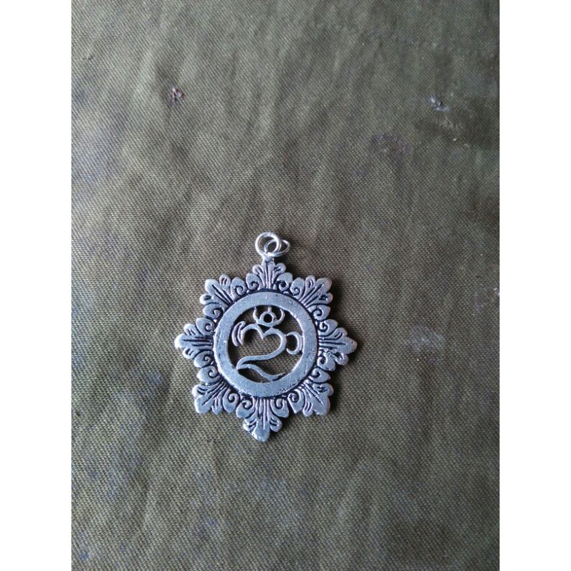 Liontin Simbol Omkara Bali alpaka