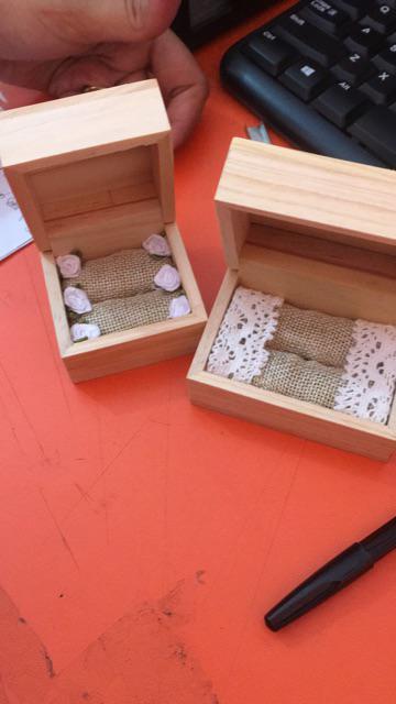 Kotak Perhiasan Cincin Kayu Rustic Ukuran 6x6x5cm