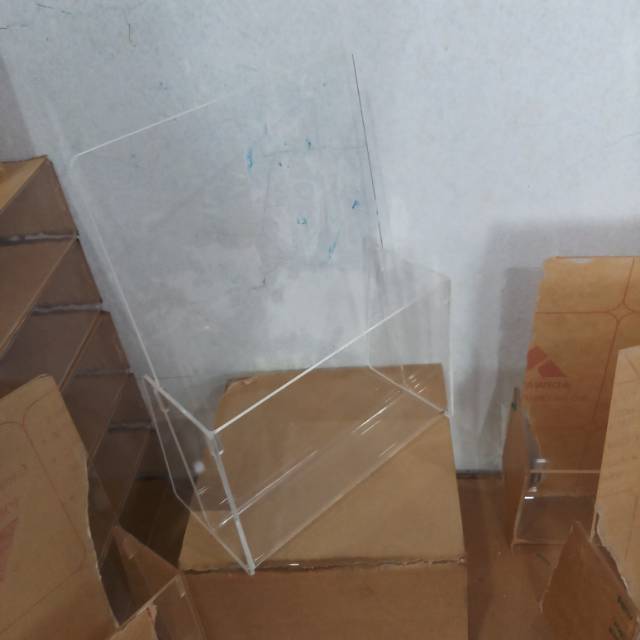 

take one box tempat brosur a5