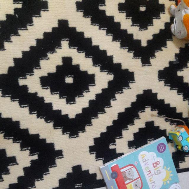 Karpet Monokrom Ikea Look Alike.runnen Dek Abu Tua