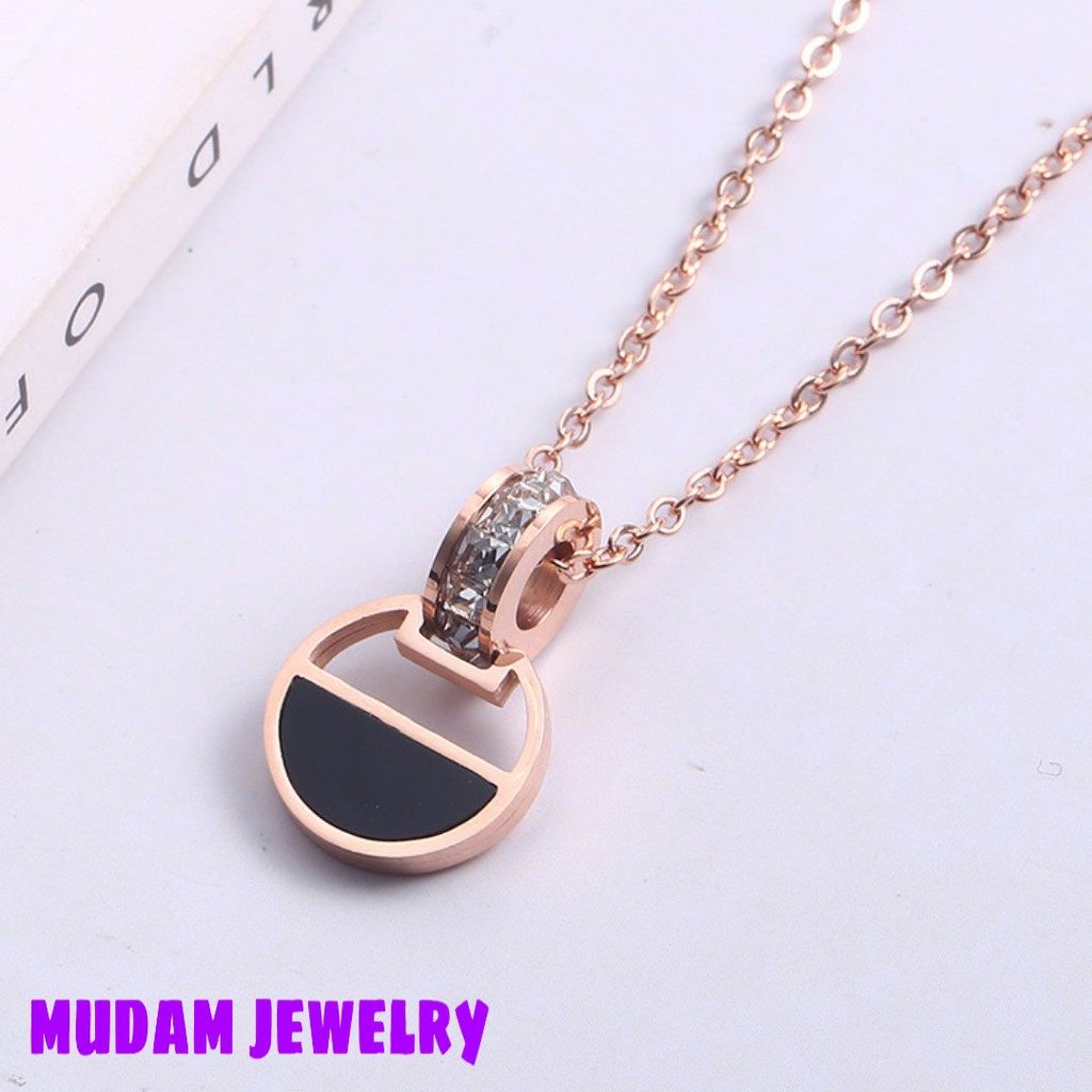 Kalung Titanium Semi Circular Black Zircon Lapis Emas 18K