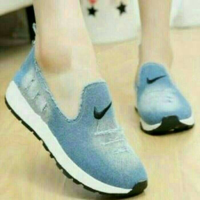 SEPATU SLIP ON NIKE CEWEK WANITA JEANS DENIM NIKE BIRU MUDA KULIAH SEKOLAH OLAHRAGA MURAH