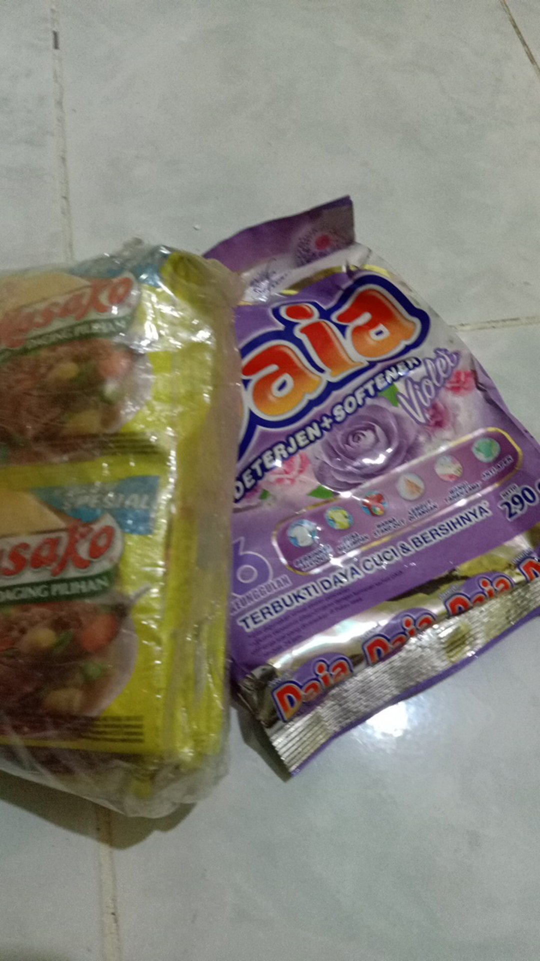 Daia Deterjen+softener Violet 300 Gram
