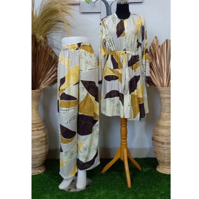 Set Celana Misbee Pinggang Kerut Motif Bunga Abstrak Set Celana Misbee Pinggang Kerut Motif Bunga Abstrak