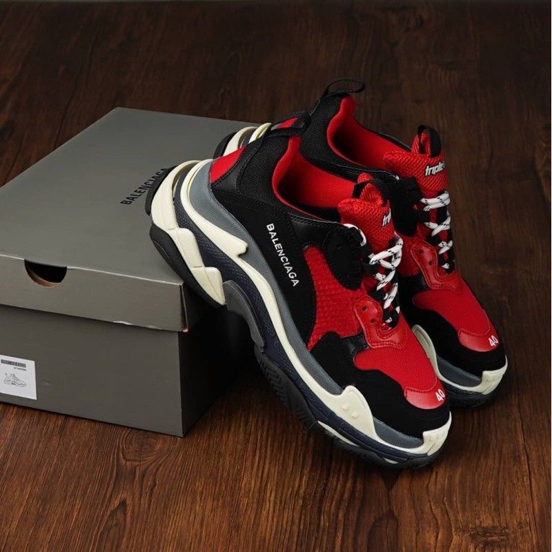 Preloved Sepatu Pria Balenciaga Triple S Black Red