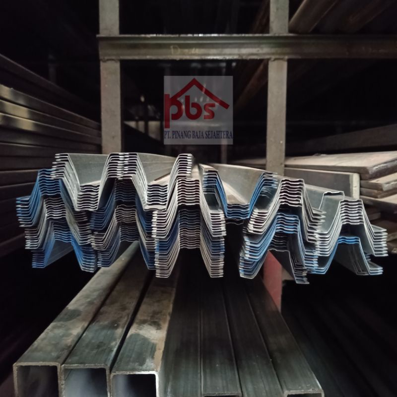 RENG BAJA RINGAN 0.40MM x 2.8 CM x 6 METER TEBAL FULL/ BAJARINGAN RANGKA ATAP GALVANIS 0.4x28x6