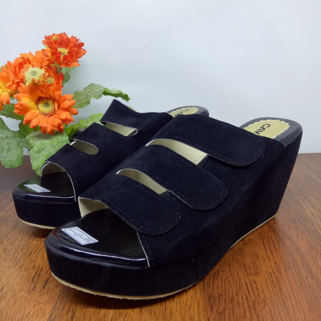 Cafana Sandal Wedges Wanita Casual Hitam SDW65 Wedges