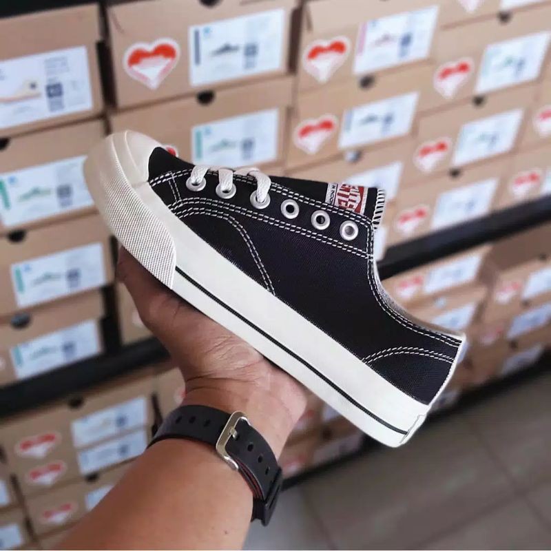 Sepatu Ventela Pria Basic Low Black Natural Original 100%