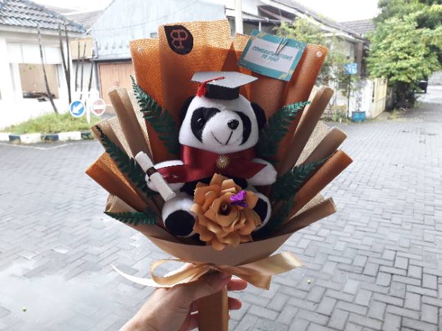 Buket wisuda boneka dan bunga kertas murah