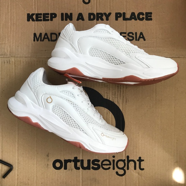 Sepatu Sneakers Ortuseight Abyssus (White/Gold)