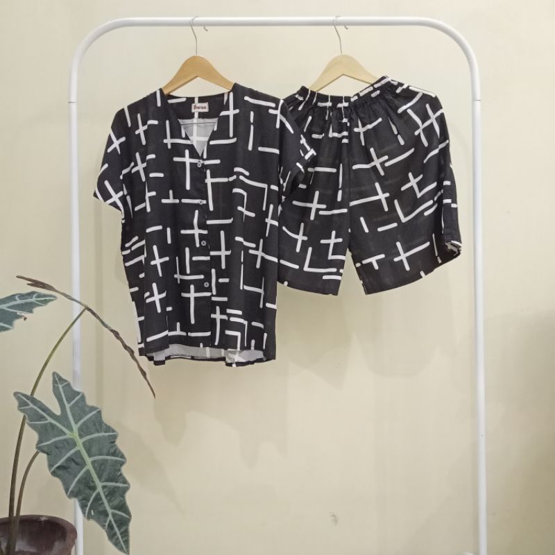 Piyama Wanita Premium Hitam Garis Set Celana Pendek