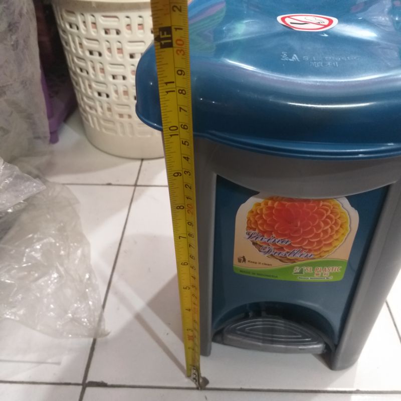 tempat sampah plastik tutup injak kecil 5 liter merk livina S.L plastik-8