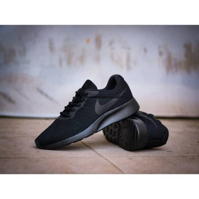 nike tanjun full black original