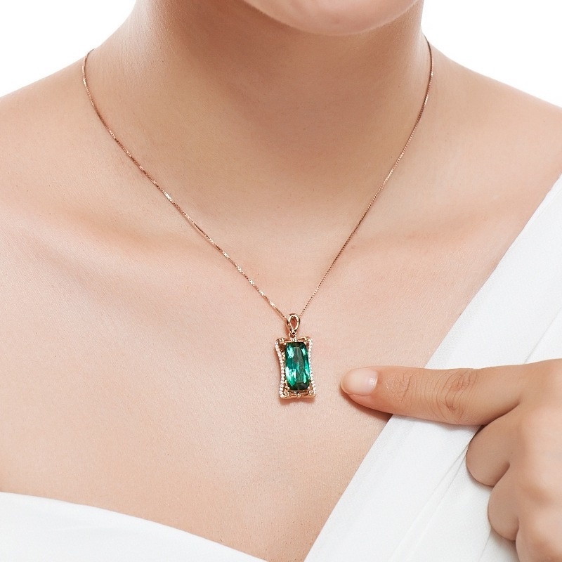 [Ready Stock]Fashion Inlaid 5 Karat Emerald Pendant 18K Gold Plated Color Gemstone Pendant