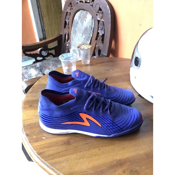 Sepatu futsal Specs Lightspeed