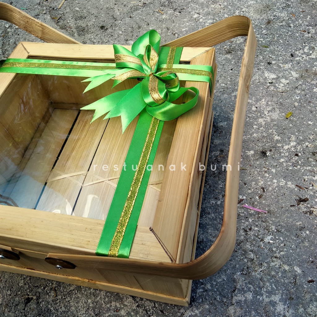 

Wadah Keranjang Bambu Parcel Mika flat 30x30 /hantaran/nikahan/seserahan/hampers/bingkisan/wedding/hadiah/giftbox/keranjang/wadah makanan/gift/sembako/roti/cake/nasi/catering/nasi box/food/lamaran/tradisi/craft