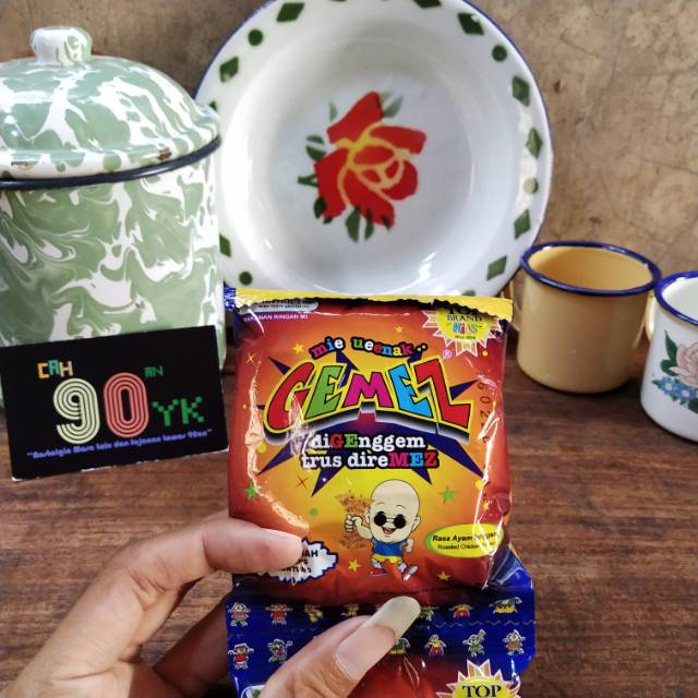 MIE GEMEZ Biru.DigenGEM trus direMEZ.Jajanan Mi JADUL Anak 90an.MURAH.