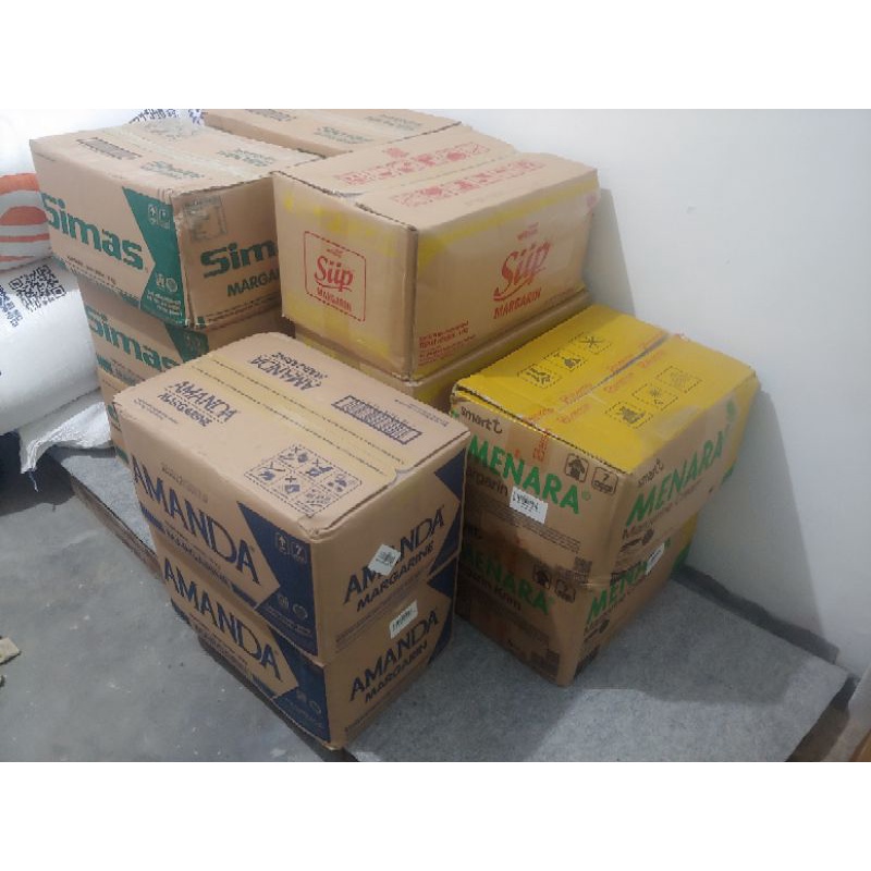 

MENARA MARGARINE KUNING 15 KG DIBAWAH SIMAS