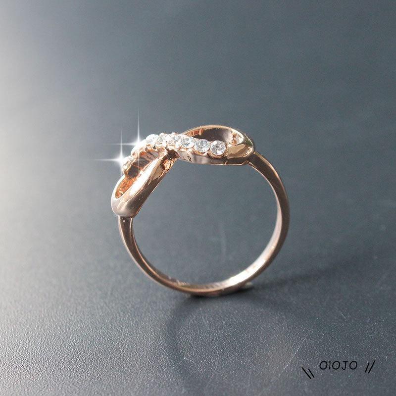 Cincin Desain Angka 8 Hias Kristal Zircon Bahan Metal Untuk Wanita ol2