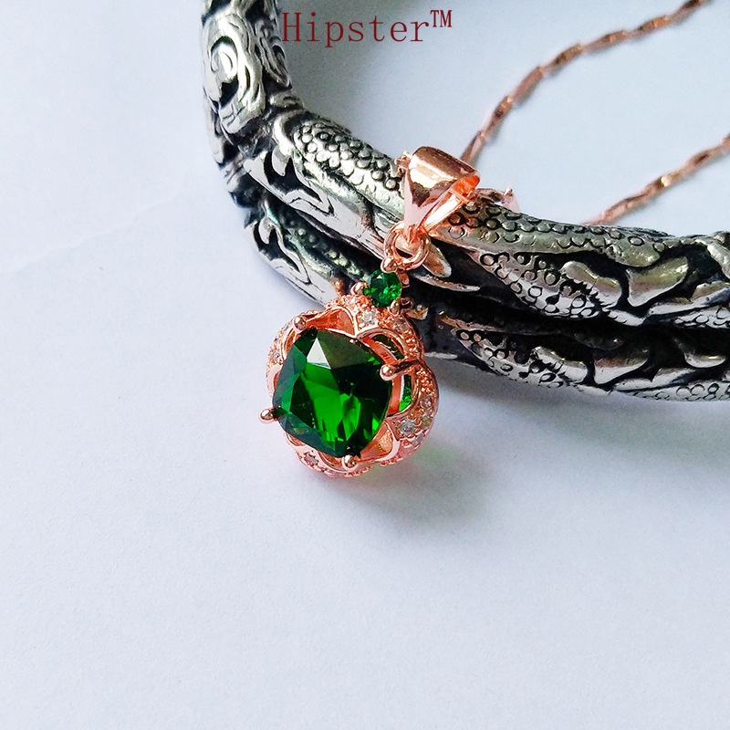 Vintage Luxury Fashion Natural Emerald 18K Rose Gold Pendant Necklace