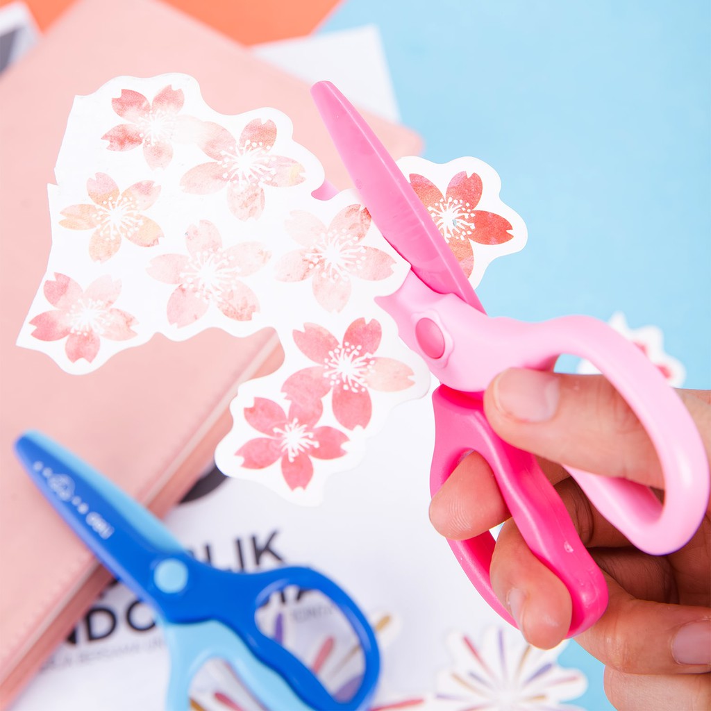 HAPPY TIME DELI GUNTING NEON BAHAN PLASTIK 120mm UNTUK ANAK AMAN PLASTIC SCISSORS GUNTING KERTAS ALAT TULIS KERAJINAN TANGAN SEKOLAH E6067