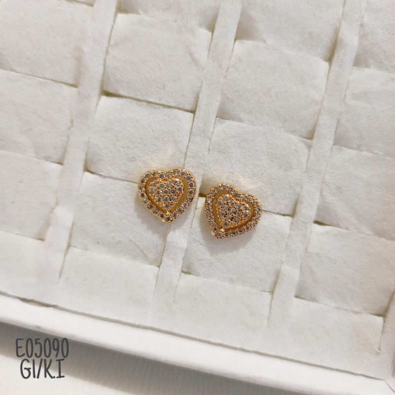 Anting Love Tindik Zircon warna gold E05090