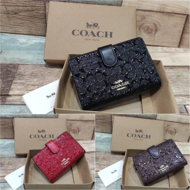 

Ready COACH MEDIUM WALLET DEBOSSED NO PAPERBAG