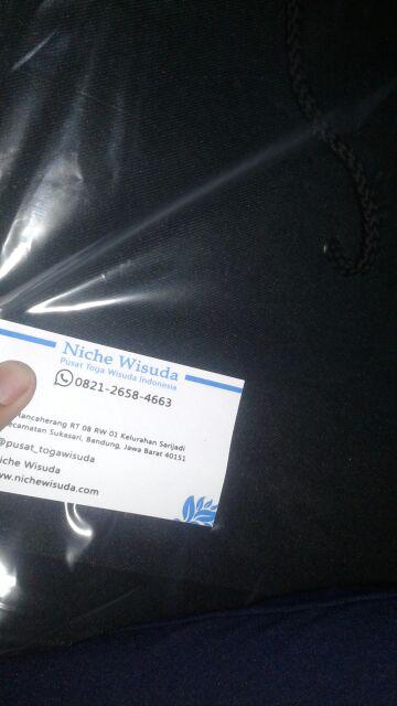 Toga Wisuda (jubah Dan Topi)