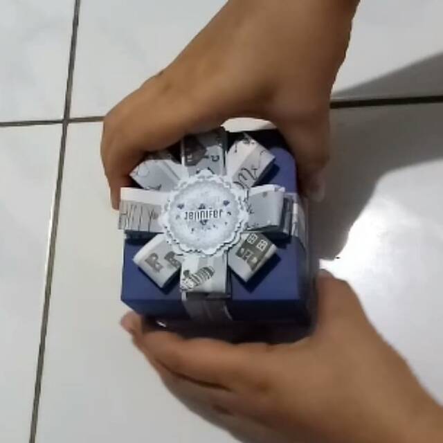 

Kotak Kejutan Mekar Semi Ornamen / Kotak Kado Gift Box Surprise Box Explosion Box Exploding Box
