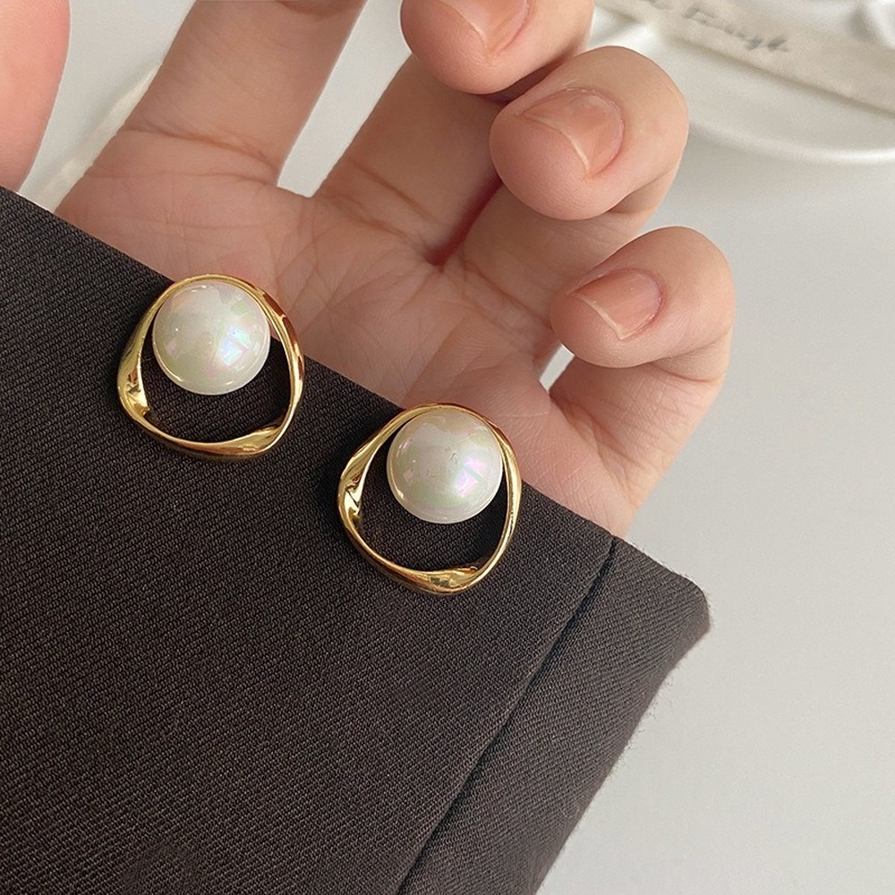 Anting Mutiara Serbaguna Untuk Wanita