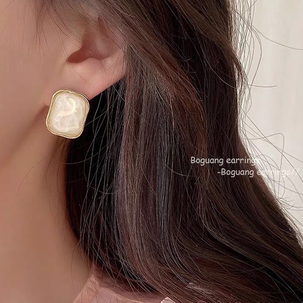 Anting Stud Desain Bunga Aksen Mutiara Bahan 925 Silver Gaya Korea Untuk Wanita