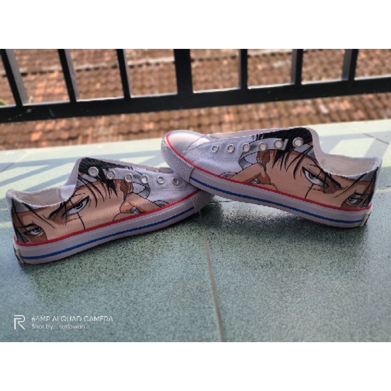 Lukis sepatu Levi Ackerman