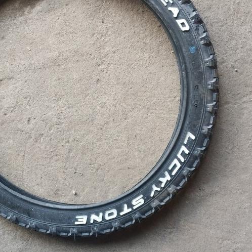 Ban Luar Sepeda 20 x 2.125 / 20x2.125 / 20 x 2125 Lucky Stone Htmputih
