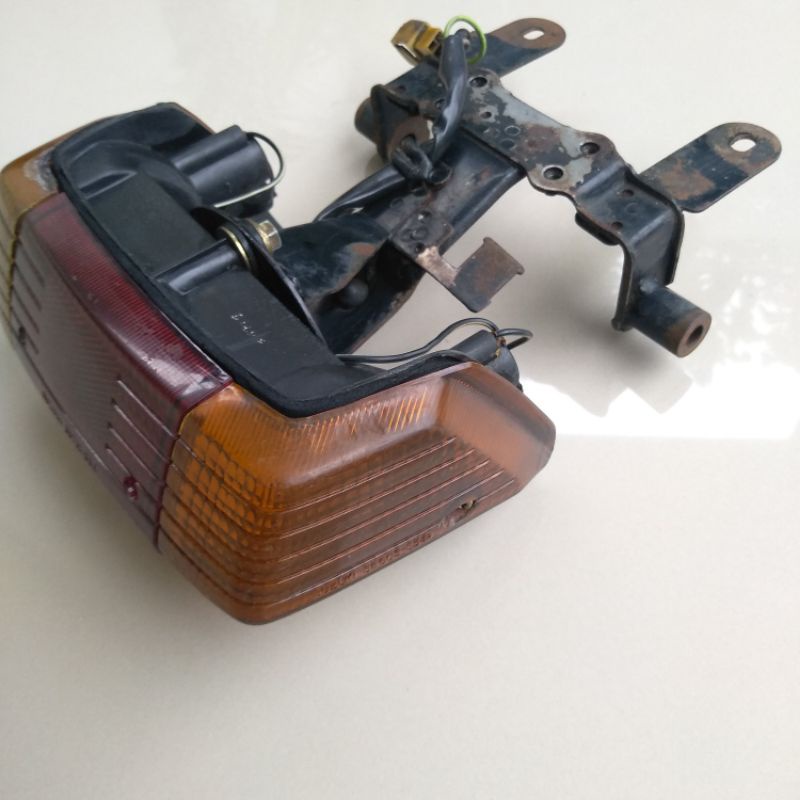 lampu belakang lampu stoplamp set braket bracket suzuki rc100 rc80 rc series original