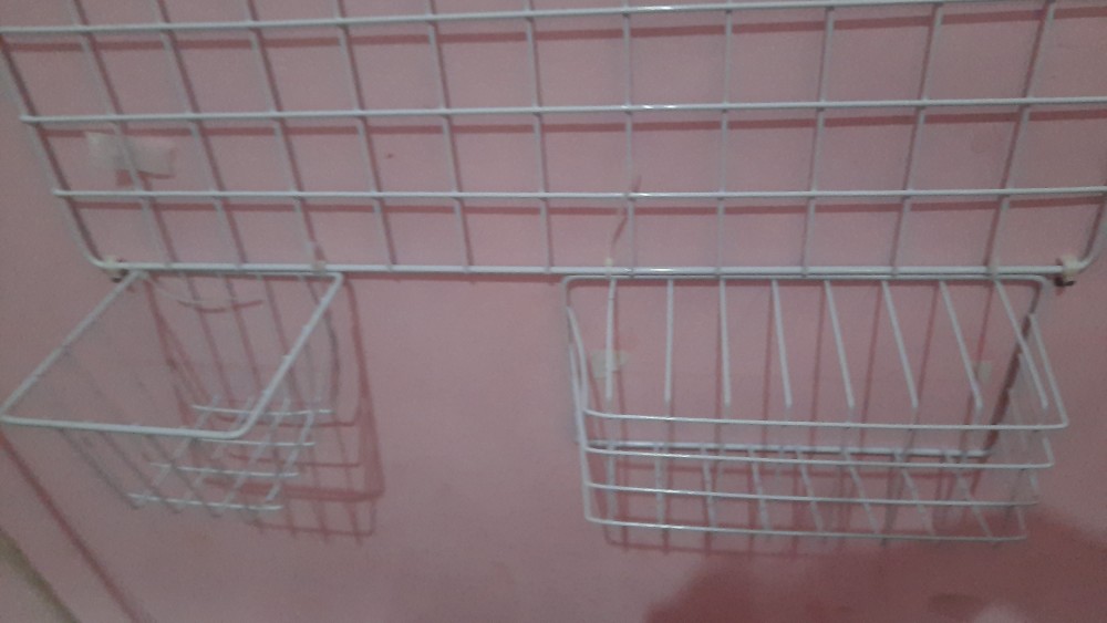 Kesi Putih / Kesi Hitam Keranjang Besi Gantung Serbaguna Rak Bumbu Dapur Wall Grid