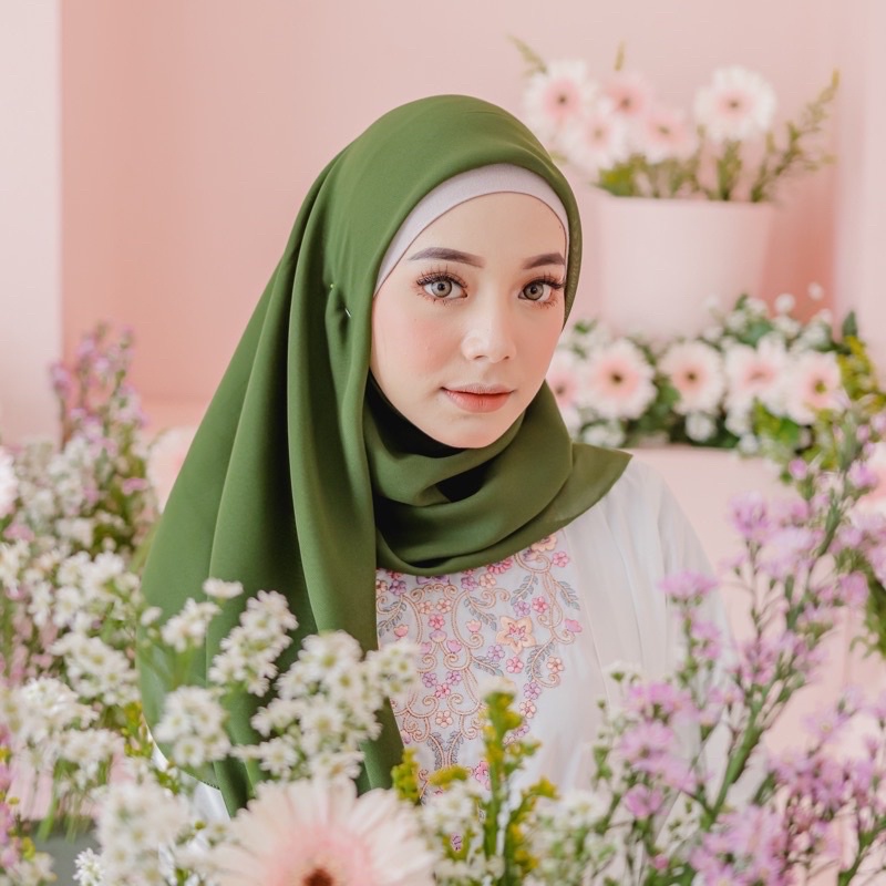 40+ Warna Hijab Segi Empat Bella Square Premium Original Jilbab Bella Square Polos Pollycotton-Army