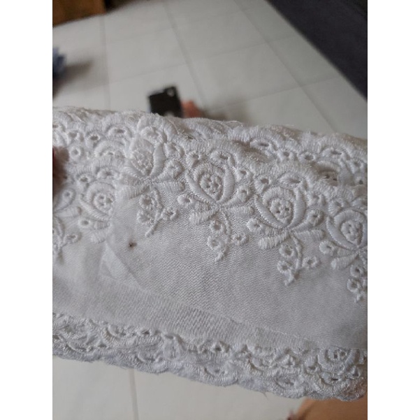 renda putih ( 3 motif ) ( lebar ± 7cm)