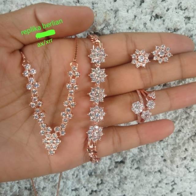 Replika berlian,full diamond, awet,tahan lama, tidak berkarat